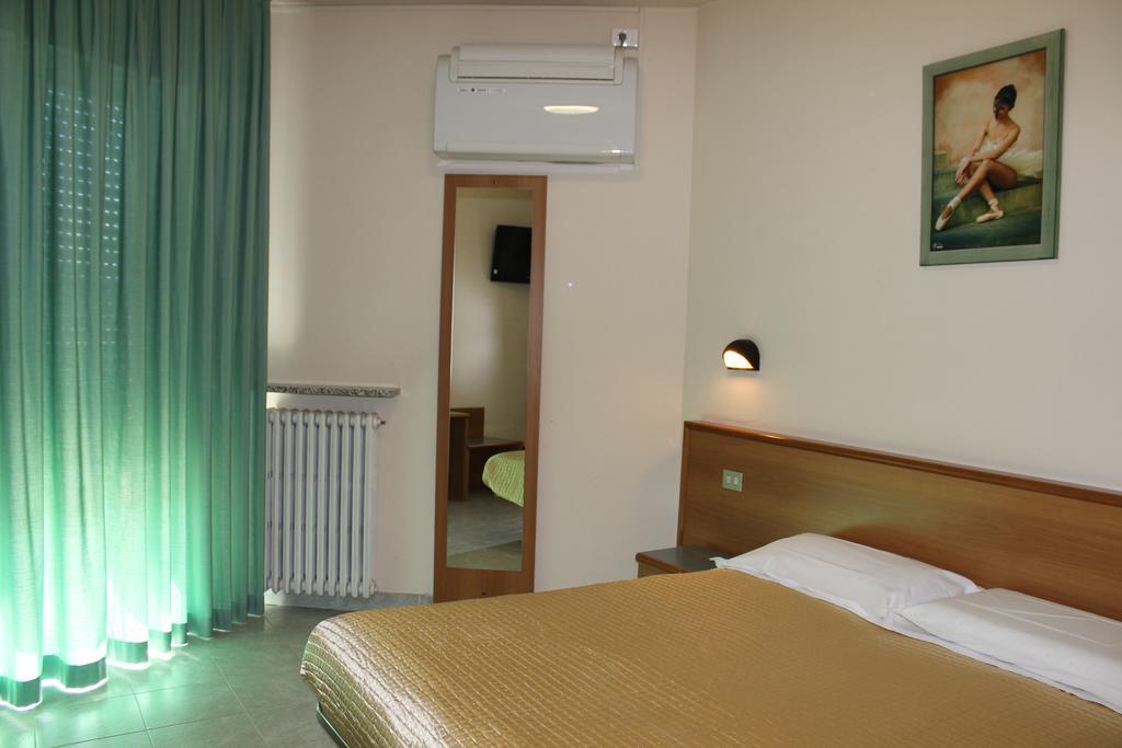 Albergo Napoleone 산탐브로지오 디 발폴리첼라 외부 사진
