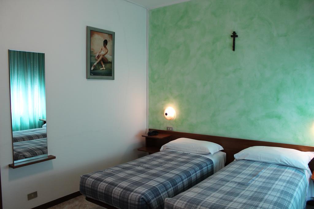 Albergo Napoleone 산탐브로지오 디 발폴리첼라 외부 사진