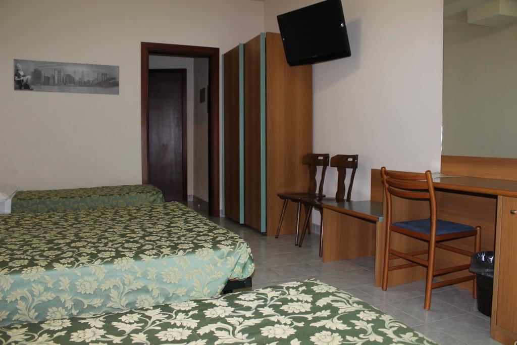 Albergo Napoleone 산탐브로지오 디 발폴리첼라 외부 사진